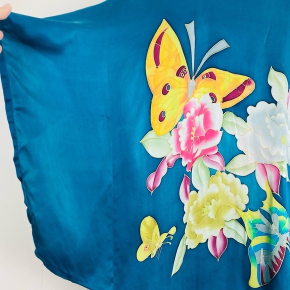 Soft silk blue floral and butterfly caftan. One size. - Picture 4 of 12